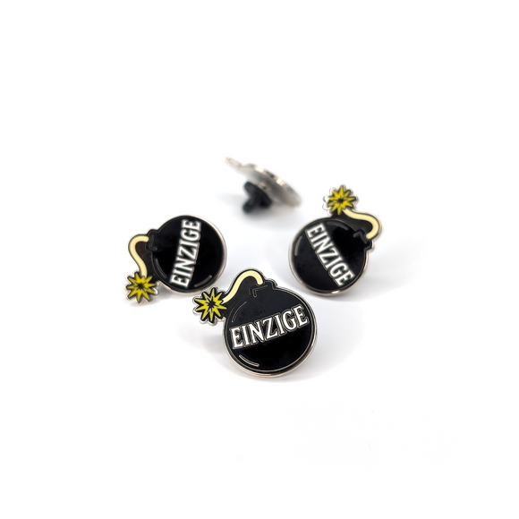 ceci n’est pas une bombe artisanale | Lapel Pin  | SA1310